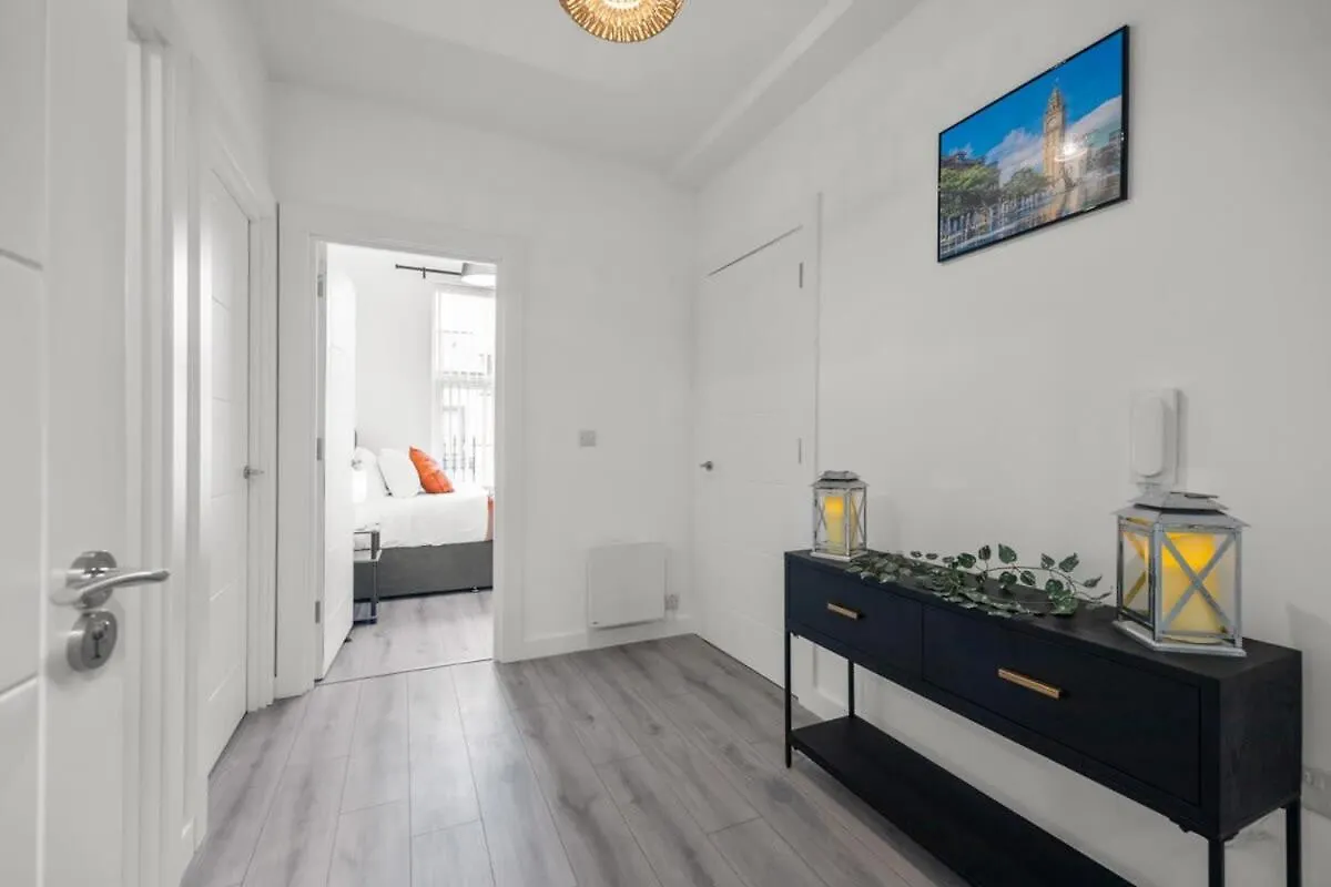 Smart 2 Bedroom Apartment In Belfast East Village
