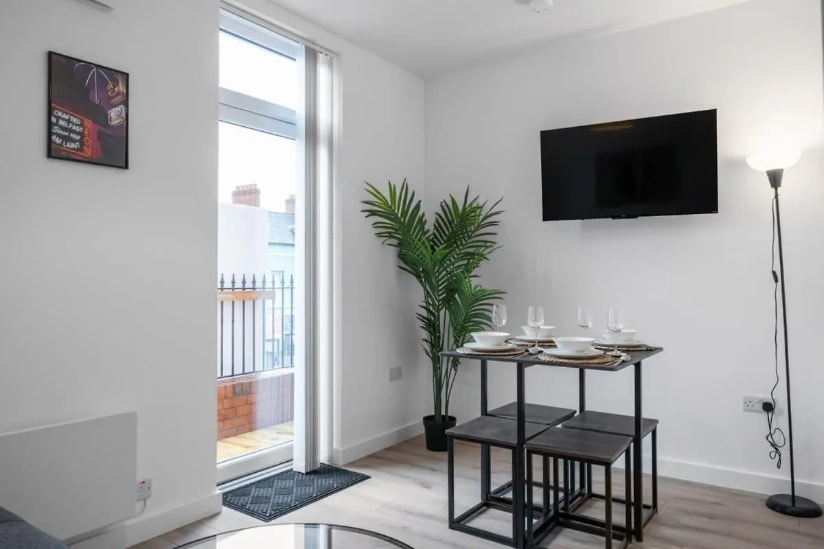 Smart 2 Bedroom Apartment In Belfast East Village