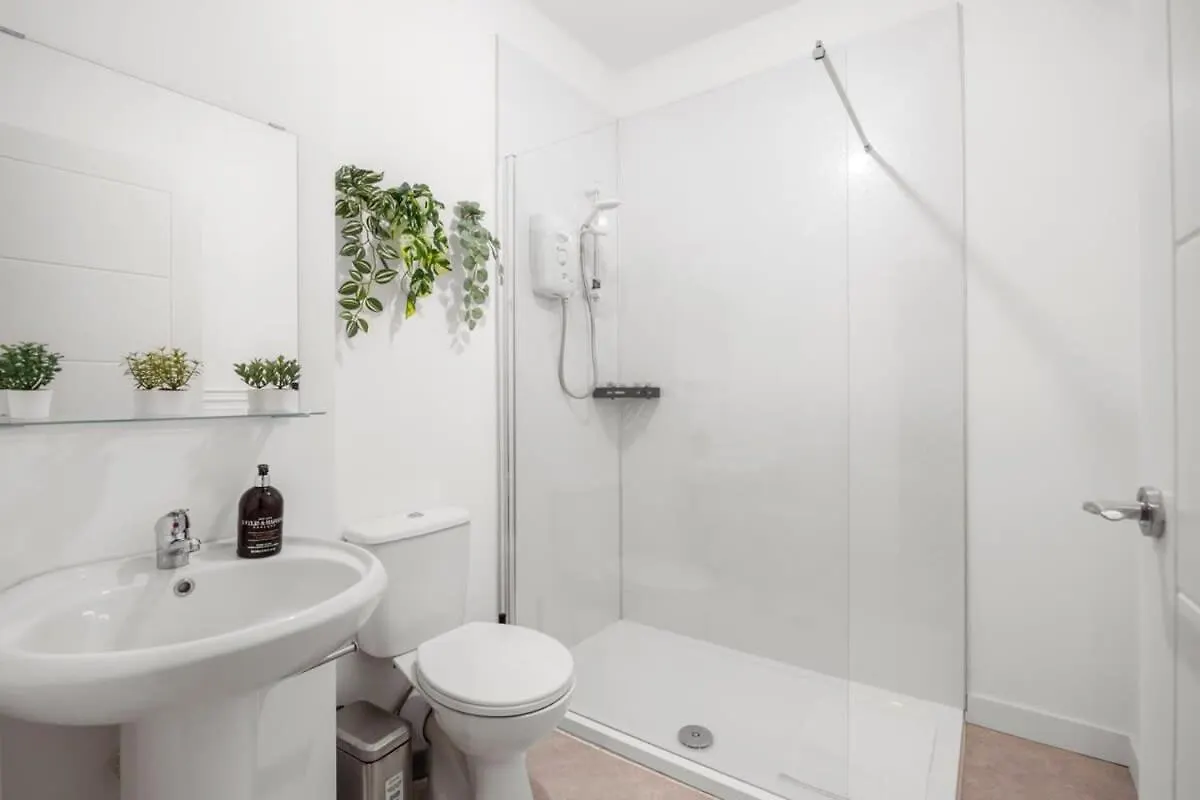 Smart 2 Bedroom Apartment In Belfast East Village 0*,  Velká Británie