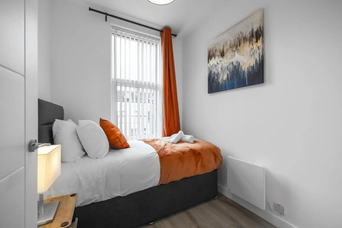 Smart 2 Bedroom Apartment In Belfast East Village